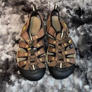 KEEN Newport closed toe water sandals. Men’s size 14